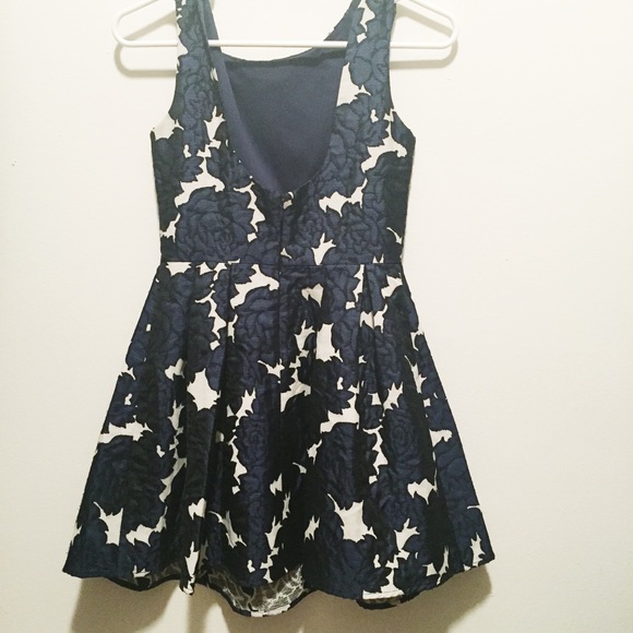 Beautiful Patterned dark blue and white Dress - Picture 10 of 13
